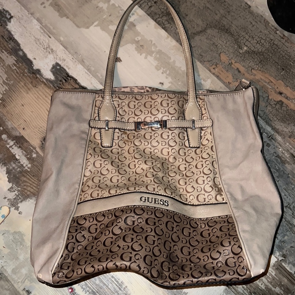 15x15 Guess shoulder bag